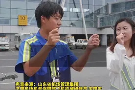 “飞机拜拜员”教你如何指挥飞机，这些手势你见过吗？跟着视频学起来图片