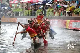 广州荔湾龙船队包揽叠滘漂移冠亚军图片