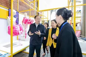 2024中关村毕业季高校毕业生艺术展暨北服本科毕业作品展开幕图片