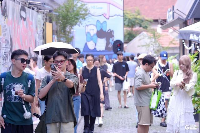 百年里院变身网红打卡地，游人如织定格老城风情