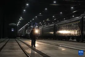 新春走基层丨熬寒夜 保暖“运”图片