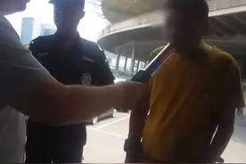酒后驾驶牵引车？一男子被查！图片