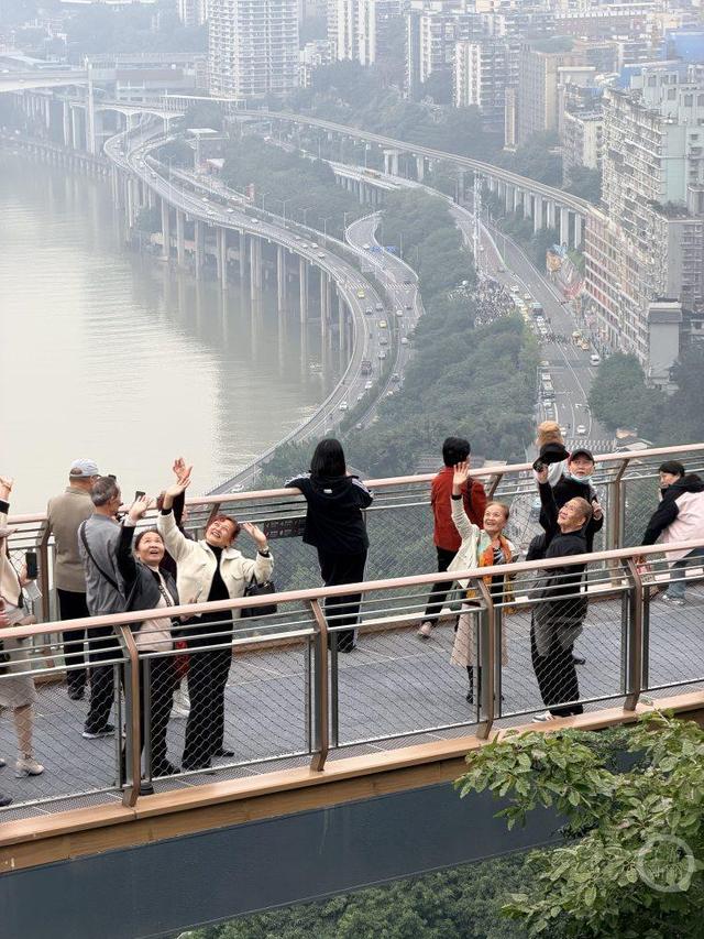 火出圈！设计师揭秘鹅岭栈桥背后的故事