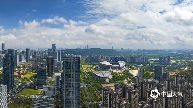 好看！南宁上空蓝天白云美景“霸屏”
