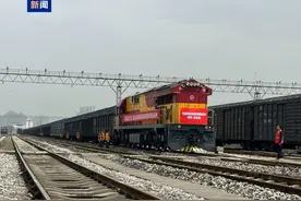 西部陆海新通道首次开行贵州至广西北部湾港铁海联运班列图片