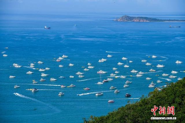 国庆假期三亚游艇出海游受青睐