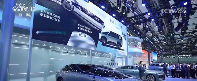 “又新又潮又好玩”！解码新消费图景 百亿元大项目如何影响你我？划重点↓