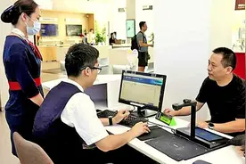 湖北首位用户尝鲜“卫星通话” 没有信号也能打电话 200元可打50分钟图片