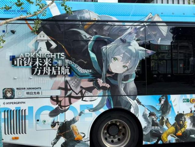 有人为打卡《明日方舟》主题地铁，苦等5小时！痛车、痛铁、痛站、痛车票，上海公共交通二次元含量超高