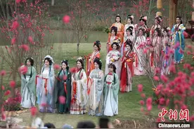 广西南宁“花神巡游”演绎千年民俗盛典图片
