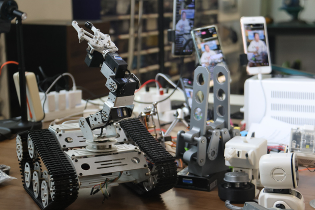 突然爆火！浙大博士在杭州花40万元买车库，一批年轻人跑来上班，没工资却天天加班到凌晨……