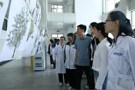 济南护理职业学院举办第四届“登蟠龙·识本草”中医药文化实践活动图片