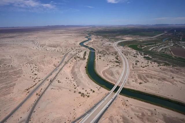 向委内瑞拉挥舞的大棒未落，特朗普又对墨西哥挥起拳头 | 京酿馆