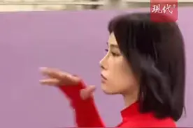 吴艳妮短发造型亮相比赛，网友直呼：好像阿丽塔战斗天使！图片