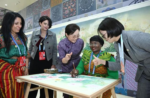 “数智赋能妇女和女童成果展”，高清大图来了！