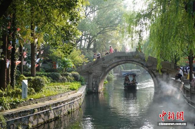 浙江南浔古镇：游人尽享水乡风情