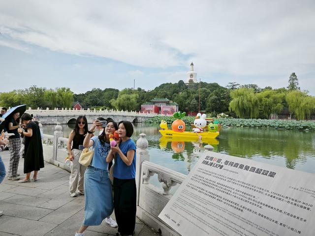 北海公园蓝天白云上线，颜值爆表