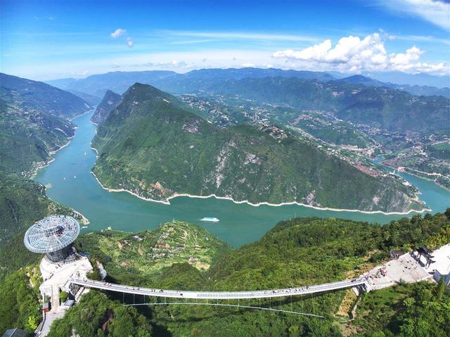 巴东：巫峡秋色引客来