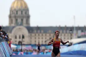 女子铁三选手林鑫瑜：越过山丘 更盼高峰图片