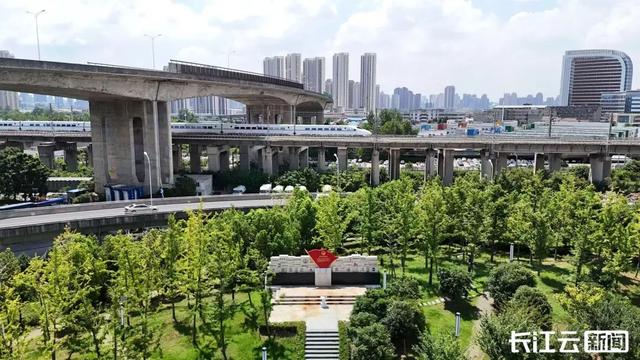 硚口首座法治公园绽放文明新景