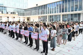 企业的民心工程 双汇第14次为职工子女发放金秋奖学金图片