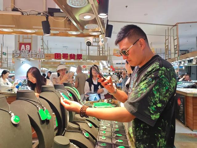 网络大V齐齐探四会！