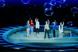 洱海边上演《海菜花开》 致敬攻关水污染治理的上交大师生图片