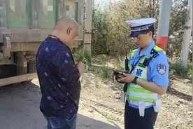 北京大兴警方集中整治大货车 累计处罚违法货运车辆14900余起图片