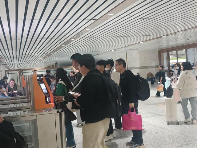 西安多措并举保“双节”出行畅通