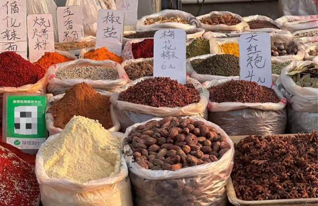 这届游客，为何爱上逛菜市场？