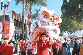老中青三代华侨华人——今年春节，我们这样过图片