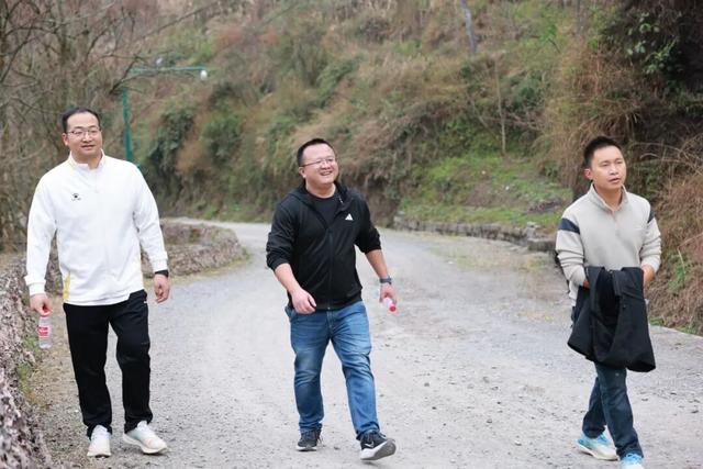 晴隆县检察院开展“重走抗战生命线，铭记历史守初心”爱国主义主题徒步活动