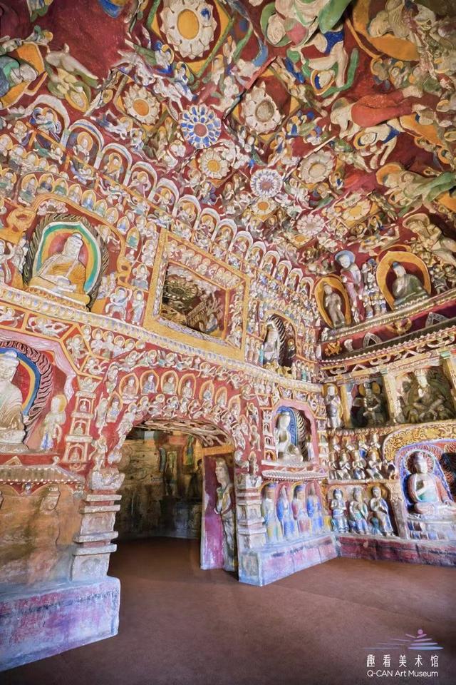 为了一枚金属“小巨蛋”，泰国游客排队打卡！这里才是上海江景天花板