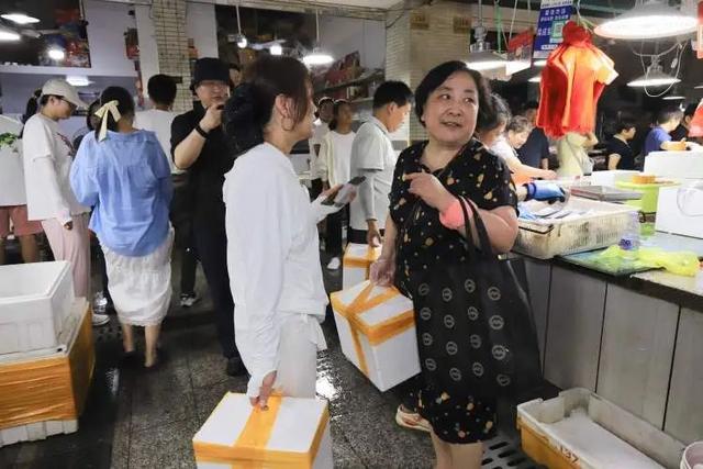 大堵车，4小时车程开了7个多小时！上海人自驾去外地吃蟹，吐槽“价格不比家门口便宜”
