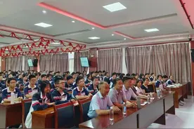 朋辈共话成长路，清北经验助远航——西安市四十八中举办清北学子学习经验分享交流活动图片