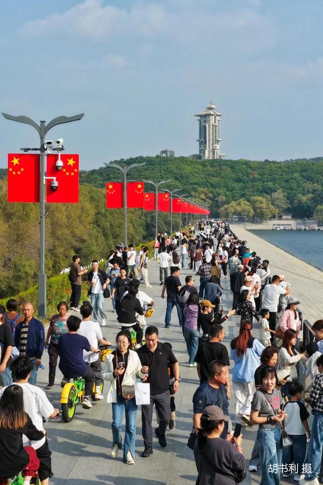 当国庆的欢歌 遇上净月的诗篇→