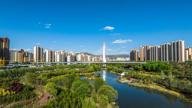 读懂城市丨西宁的夏日启示录：当一座城市把凉爽变成核心竞争力