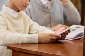 寒假，家长如何引导孩子管理手机？图片