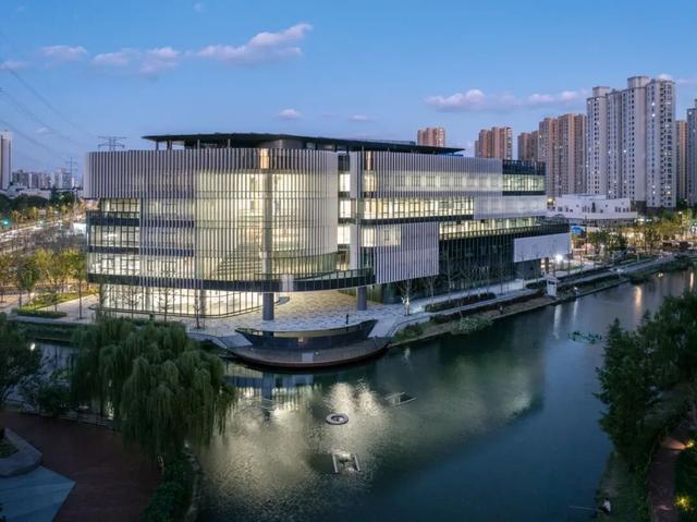 来海纳公园，在光影里邂逅浪漫，见证普陀“数韵未来”的全新图景！