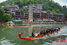 击桨破沧浪  龙舟竞风流图片