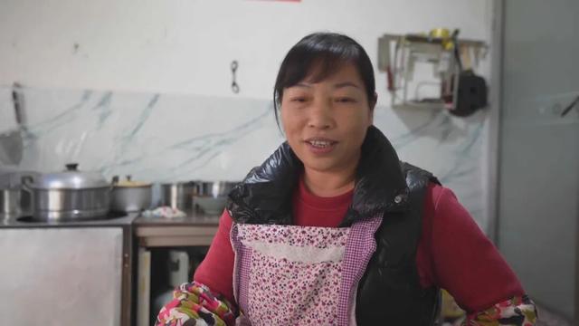 贵州一男子就餐时发现老板娘行为很“可疑	”，仔细一听	，果断报警！