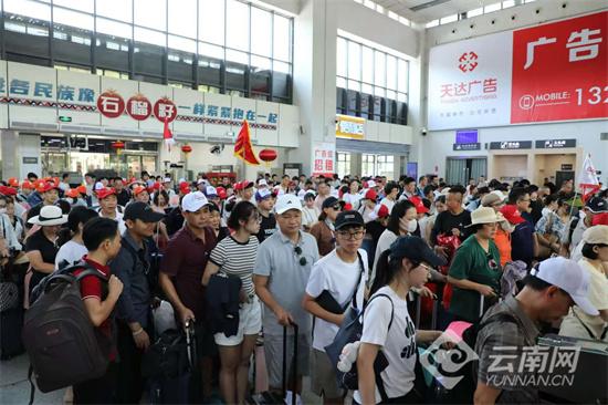 中越跨境游市场火热 云南河口北站发送越南旅客同比增长75%