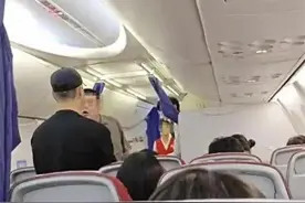 飞机关舱后，两名外籍旅客突然要求下机！深航回应图片