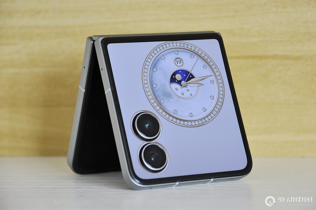 荣耀Magic V Flip2评测：小折叠屏的革新之作
