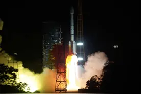 巴基斯坦总理祝贺中国成功发射巴多任务通信卫星图片