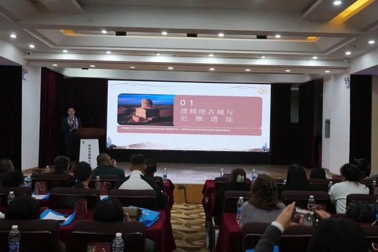 2025“冬日暖阳玉都游”推介会乌鲁木齐举行 激活冬季文旅市场“热经济”