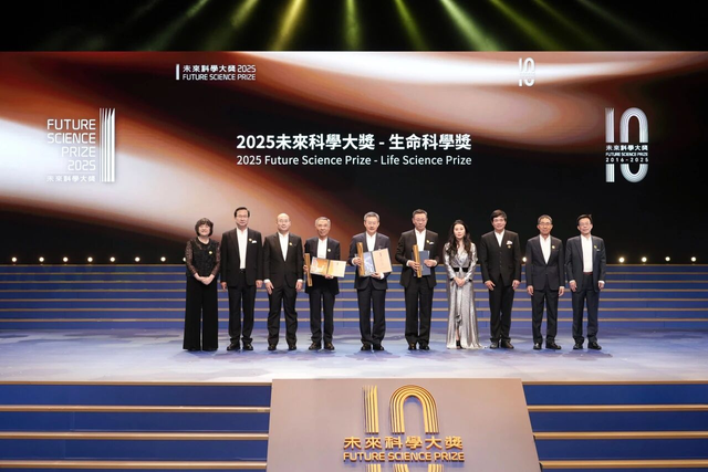 三位江苏人登上未来科学大奖领奖台，他们共同揭开鸟类起源的秘密