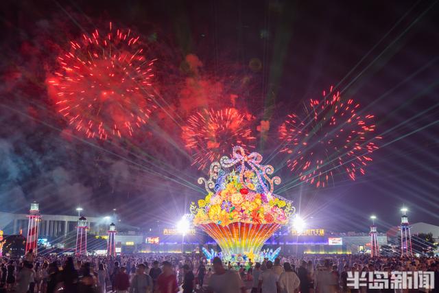 金沙滩啤酒城：大型焰火表演点亮醉美夏夜