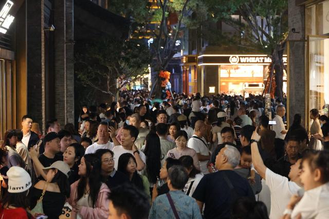 郑州千年商都遗址旁 “城市会客厅”焕发消费新活力