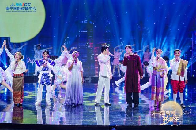 “一湾明月共潮生”第五届跨国中秋晚会在南宁举行